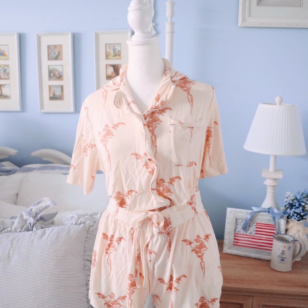 kate quinn Cream and Rust Short-Sleeve Carrots Easter pajama